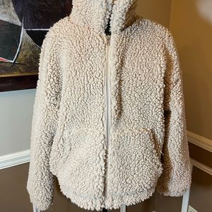 Teddy jacket with zipper.